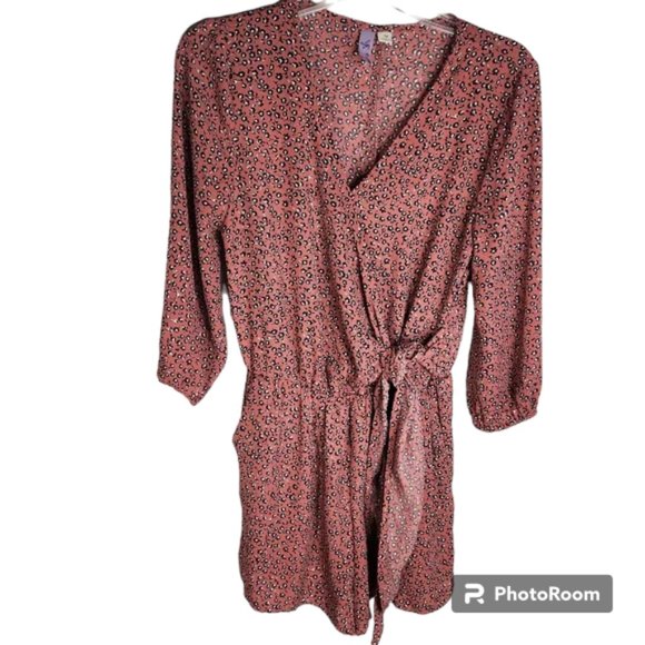 alya Pink w/ Black & White Floral Pattern Faux Wrap Shorts Romper Size Medium - Picture 1 of 11